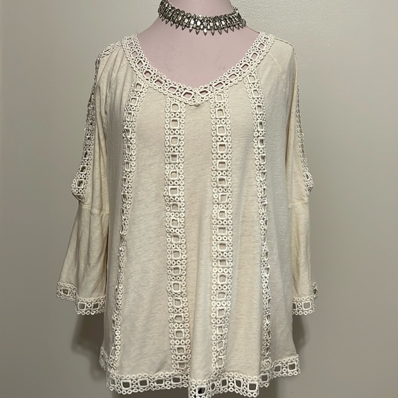 Chicos cream colored three-quarter sleeve embroidered top in size large - Picture 1 of 7
